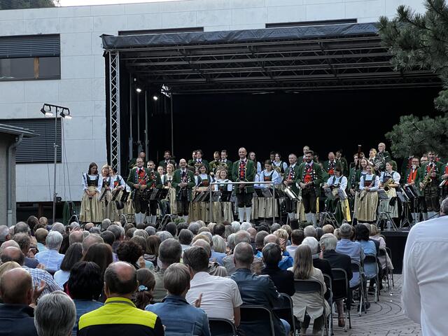 Die Stadtmusikkapelle Landeck startete mit dem Sommernachtskonzert in einen musikalischen Sommer | Foto: Thurner