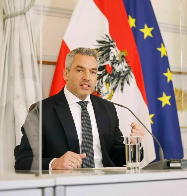 "Es braucht endlich ein neues Asylsystem in ganz Europa. So wie es bisher war, kann und darf es nicht weitergehen", so Bundeskanzler Karl Nehammer. | Foto: Dragan Tatic/BKA
