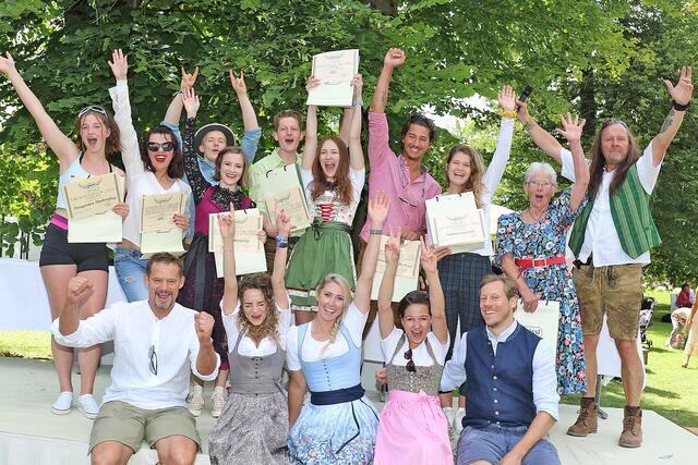 Die Gewinner und die Jury. | Foto: Uwe Brandl