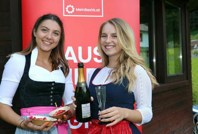 Alina und Mira in ihren Strohmaier Trachten | Foto: aufgeschnappt.at
