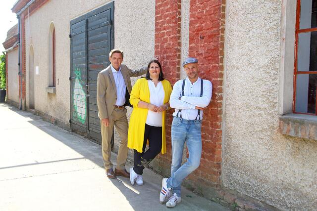 Wirtschaftsstadtrat Peter Hanke, Vizebürgermeisterin und Wohnbaustadträtin Kathrin Gáal und „Zukunftshof“-Initiator Andreas Gugumuck (v.l.). | Foto: Martin Votava
