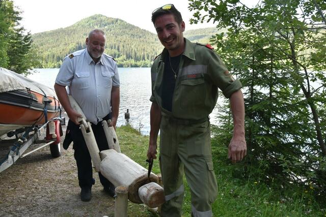Die Rettung des "Herrn Karl". | Foto: Andreas Polz, Wasserdienstbeauftragter der FF Freidorf