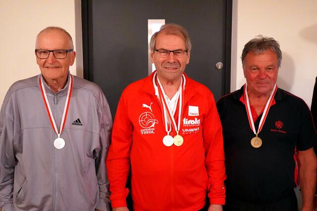 Die Sieger in der Freien Pistole / Seniorenklasse 3:
(v.l.n.r.)
Anton Oberosler (SG Hall) - 2. Platz
Johann Bacher (SG Imst) - Landesmeister
Heinz Stecher (SG Hopfgarten) - 3. Platz | Foto: Christian Kramer, TLSB