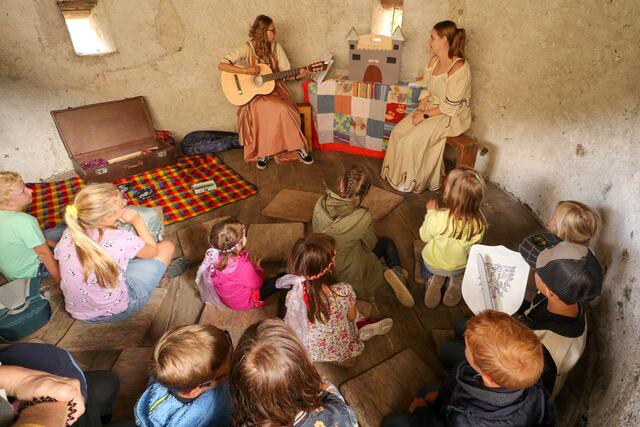 Märchenstunde mit den Burgfräulein!  | Foto: Machac