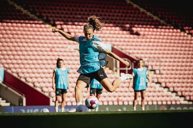 Kathi Naschenweng ist in England gut in Schuss | Foto: ÖFB/Christoph Glanzl