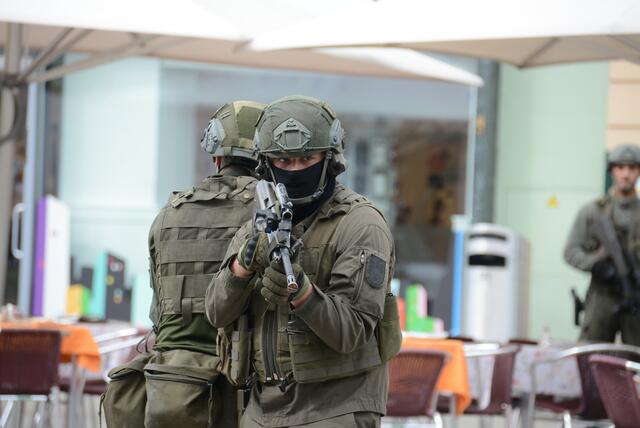 Auch rund 100 Soldatinnen und Soldaten der Kaserne St. Michael nehmen an der Militärübung teil. | Foto: Gaube