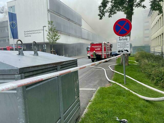 Der Brand an der Hak in Salzburg Lehen ist endlich gelöscht. | Foto: Stefan Schubert
