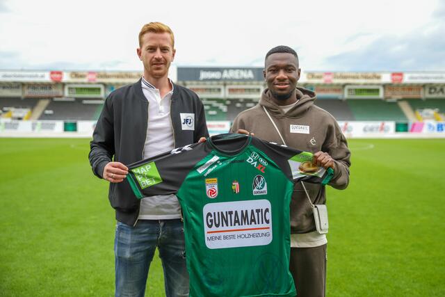 Thomas Reifeltshammer, Sportlicher Leiter Profis SV Guntamatic Ried, und Agyemang Diawusie. | Foto: SVR/Schröckelsberger