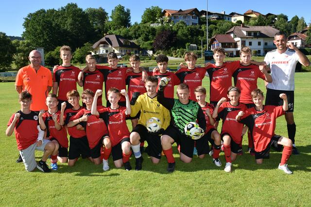 U 14 Sportunion Pabneukirchen  Meister 2021/22. Betreuer Christian Honeder und Robert Kastner.  | Foto: Zinterhof