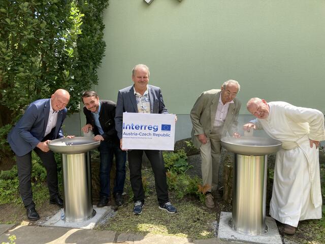 Siegfried Walch, Christoph Arnhof,  Eduard Köck, Willi Sauer und Kräuterpfarrer Benedikt (v.l.) | Foto: Zukunftsraum Thayaland