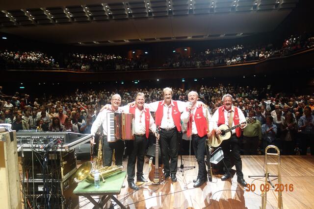 Ein Erinnerungsfoto: Abschiedstournee 2016 in Innsbruck  | Foto: Huby Mayer