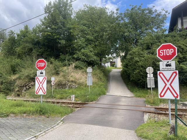 Die Eisenbahnkreuzung Berggasse in Grein wird nun gesichert.