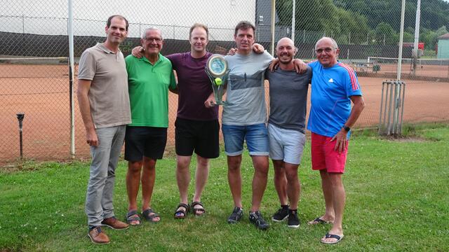 Die Organisatoren mit den Mannschaftsführern: Erwin Latzenhofer, Daniel Hutter, Mario Kals, Andreas Graßmugg, Gerhard Halbwirth und Peter Braun (v.r.).  | Foto: Erwin Latzenhofer 