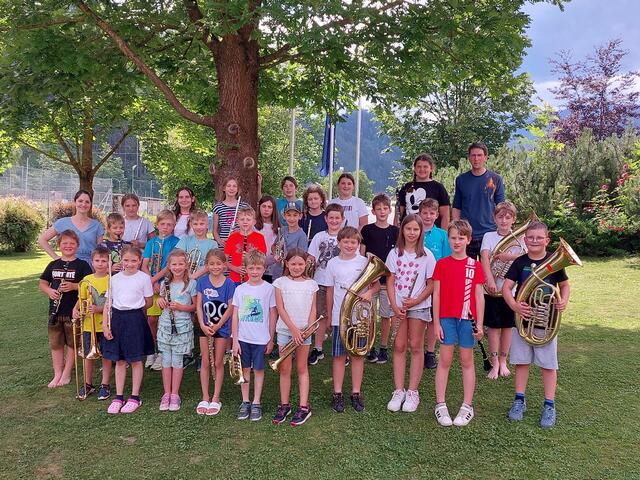 Gruppenbild am Ende des Wochenendes mit Julia Bendl (ganz li., hinten) und Günther Aigelsreiter (rechts hinten). | Foto: KK
