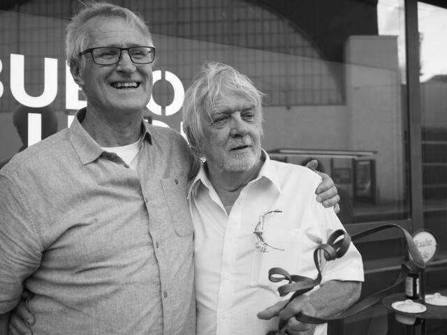 Alois Schild mit Helmut Groschup und Banderole. | Foto: Herbert Waltl - ARGEBanderole