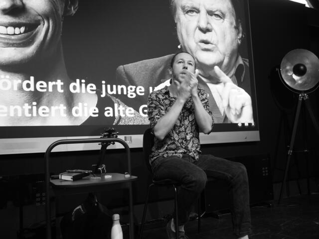 Legte eine beeindruckende Kostprobe seines Könnens dar - der Musiker Flo Ryan aus Hall. | Foto: Herbert Waltl - ARGEBanderole