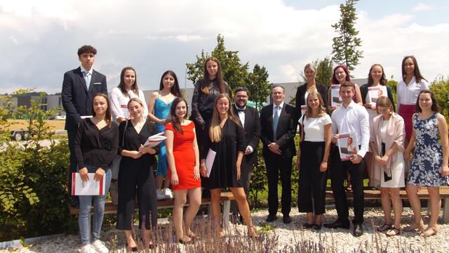 Absolvent_innen der Berufsreifeprüfung Englisch (Vormittagskurs)