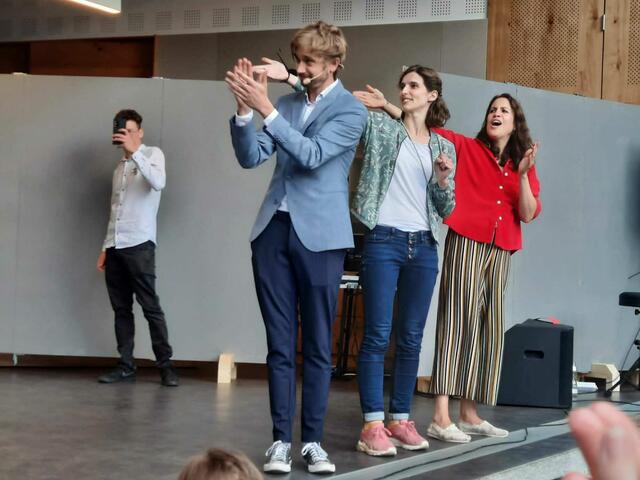 Die Trainer:innen des Ensemble "ANUNDPFIRSICH": Björn Bongaards, Emilia Weber und Corinne Niklaus (v.l.). | Foto: Heimatbühne Sautens