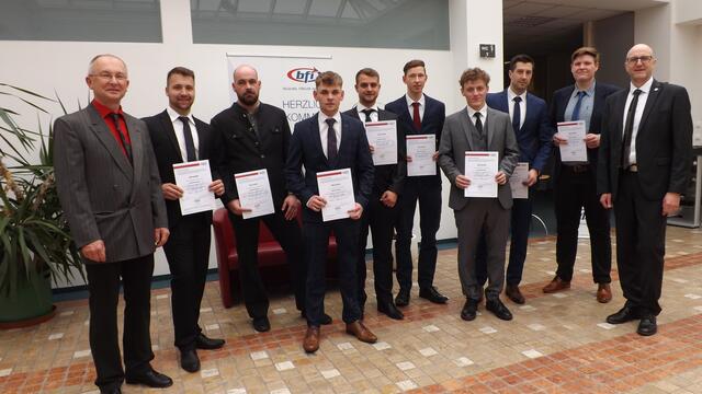 Absolventen Berufsreifeprüfung Maschinenbau (100% Prüfungserfolg!)