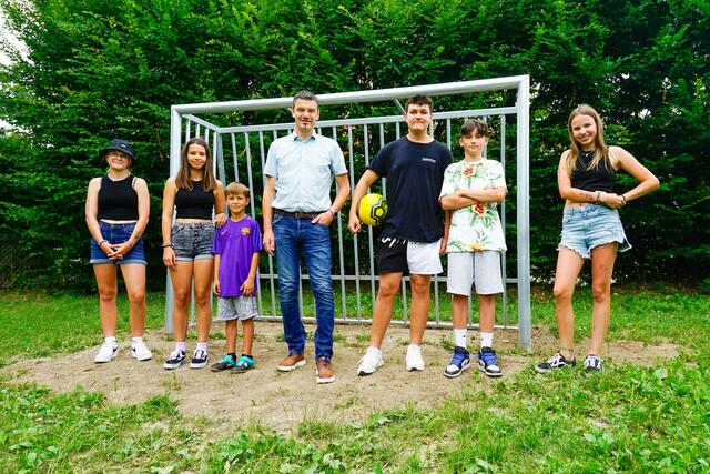 Lena Kaltenbacher, Mirlinda und Dijar Rulani, Bürgermeister Thomas Vasku, Dominik Mader, Jakob Varga, Sanna Mader
 | Foto: Marktgemeinde Loosdorf