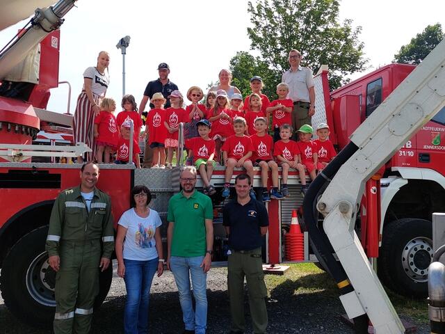 Beim Aktionstag standen den Kindern 13 Fahrzeuge von Feuerwehren aus der Umgebung zur Verfügung. | Foto: Reinhard Jud-Mund