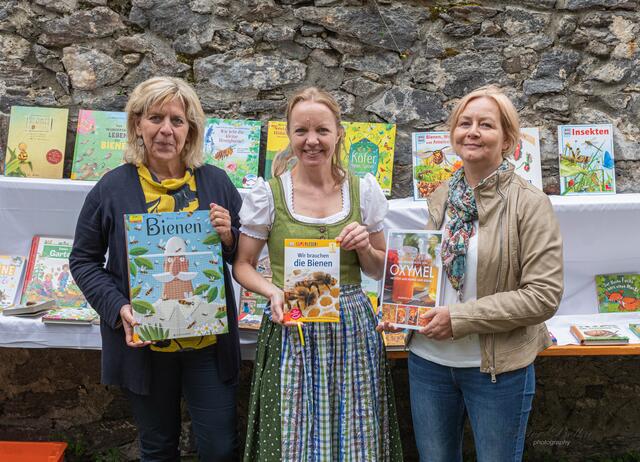 Bienenburg-Bücherei dank Marianne und Maria