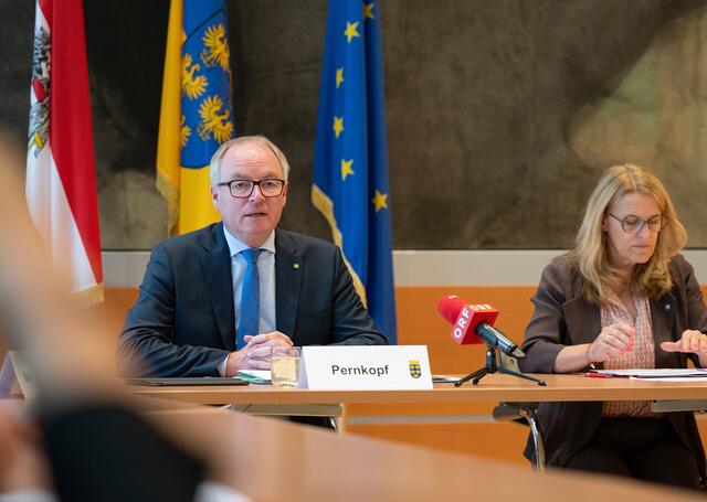 LR Stephan Pernkopf präsentierte die neue Impfstrategie für NÖ.  | Foto: NLK Pfeiffer