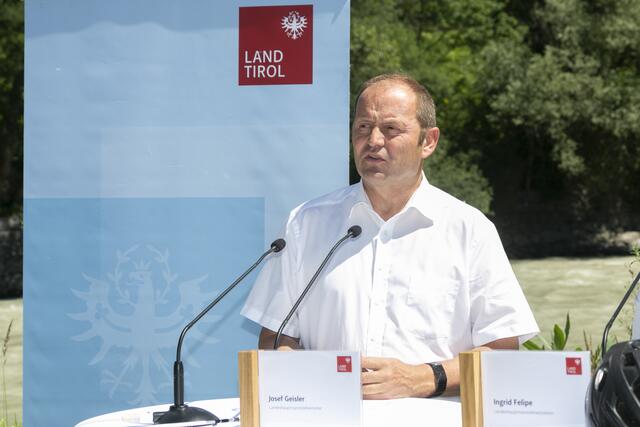 LHStv Geisler: „Wir wollen unseren Weg hin zu einem führenden Radland der Alpen konsequent weitergehen. Mit der Tiroler Radstrategie 2030 legen wir dafür den Grundstock für das kommende Jahrzehnt." | Foto: © Land Tirol/Die Fotografen