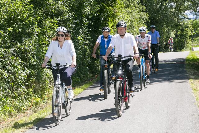 Die Tiroler Landesregierung hat heute die Tiroler Radstrategie 2030 beschlossen. Die Eckpunkte wurden in Kematen am Innradweg präsentiert. | Foto: © Land Tirol/Die Fotografen