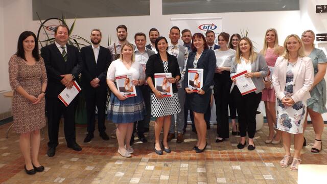 Absolvent_innen der Berufsreifeprüfung Deutsch (Abendkurs)
100% Prüfungserfolg!
