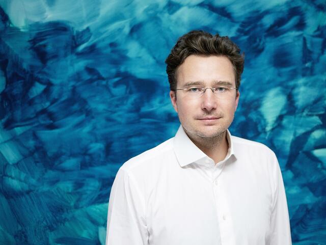 Stefan Zavernik ist seit 20 Jahren Herausgeber und Chefredakteur von „Achtzig“, dem aktuell auflagenstärksten Printmedium für Kunst und Kultur in der Steiermark.  | Foto: Markus Schuster