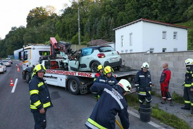 Die B122 Voralpenstraße war im Bereich der Unfallstelle rund eine Stunde lang nur einspurig passierbar. | Foto: laumat.at/Matthias Lauber