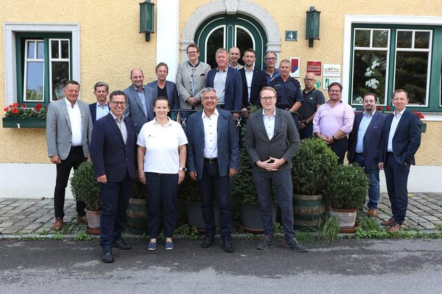 Gemeinsam wolle man für eine positive Weiterentwicklung der Region Eferding sorgen, so der Tenor. | Foto: Andreas Maringer