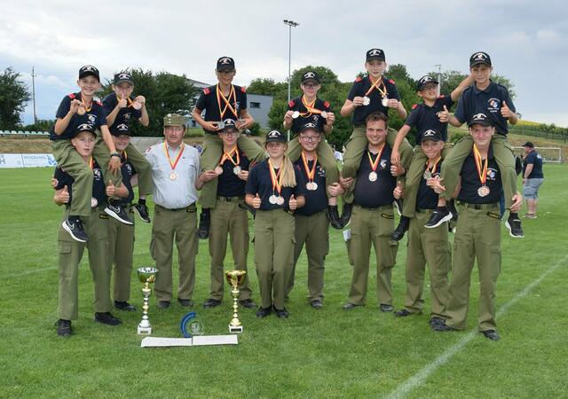 Die Feuerwehrjugend durfte sich über einen 2. und 3. Platz beim Leistungsbewerb sowie einen 2. Platz beim Feuerwehrjugendcup freuen. | Foto: Stadtfeuerwehr Pinkafeld