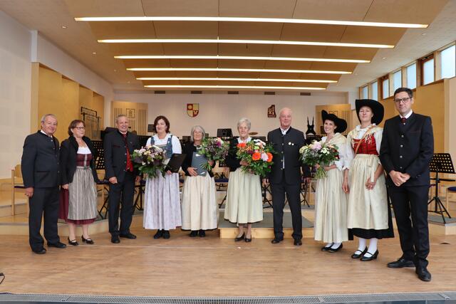 Die Geehrten des Kirchenchors Serfaus. | Foto: Othmar Kolp