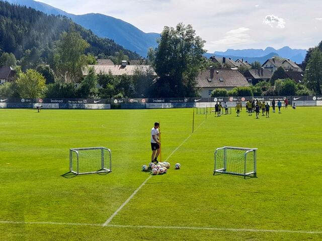 Oliver Glasner bereitet die nächste Übung vor. 