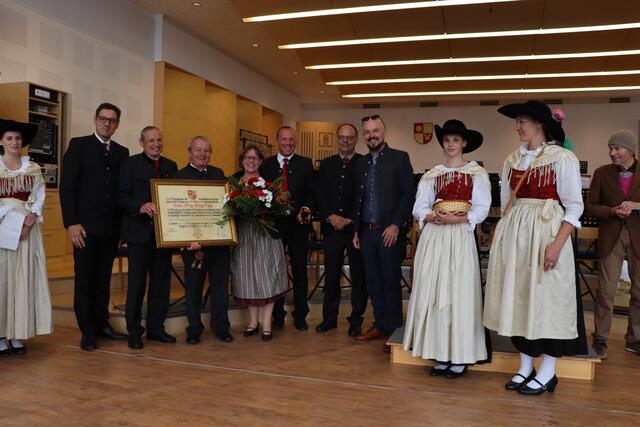 Ehrenring für das "politische Urgestein" Georg Geiger. | Foto: Othmar Kolp