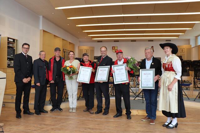 Die Geehrten der Bergrettung Serfaus. | Foto: Othmar Kolp