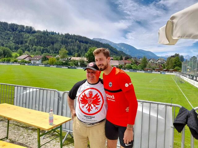 Werner Petermüller mit Torwart Kevin Trapp.
