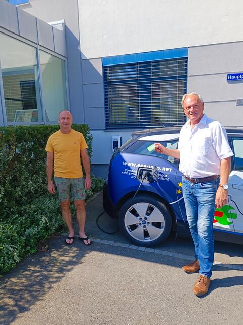 Bgm. Günter Berzkovics (rechts) und Vbgm. Roman Jandrisevits gaben den Startschuss. | Foto: Gemeinde Gerersdorf-Sulz
