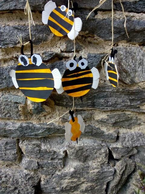 Die Kindergartenkinder aus Ramingstein sorgten für viele fröhlich herumschwirrende Bienen auf Burg Finstergrün...