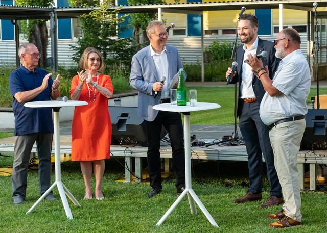 Altvorsteher Herbert Hezucky, Inge Zankl, Walter Schuster, Jörg Neumayer und Herbert Schweiger (vl.) bei der 25-Jahr-Feier. | Foto: VHS/Svoboda