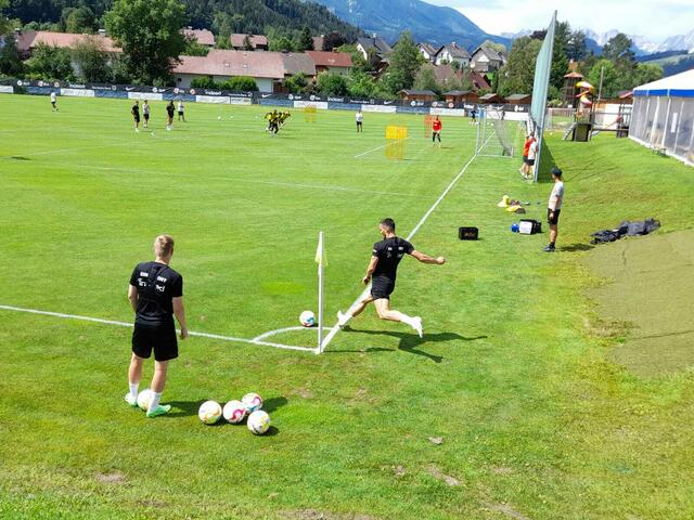 Kostic beim Eckball. 