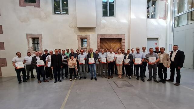 Übergabe der Unterlagen an die Bürgermeister  | Foto: Privat