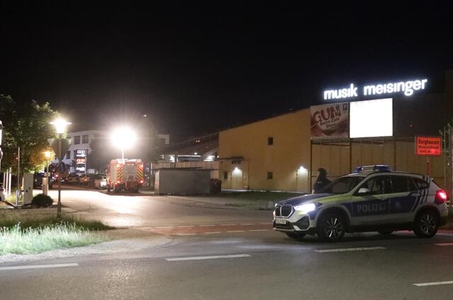 Im Gewerbegebiet von Burghausen wurde am Abend des 14. Juli ein Mann niedergeschossen. | Foto: Pressefoto Scharinger