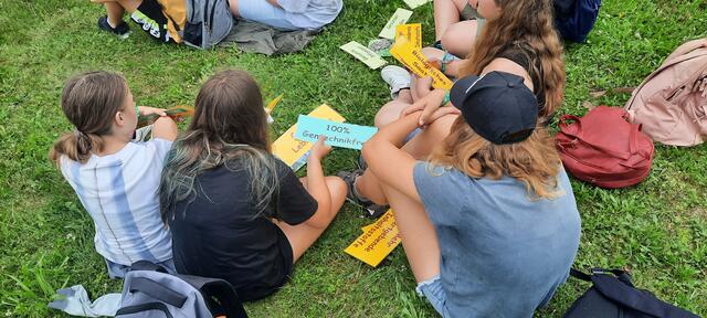 Spielerisch erlernten die Kinder und Jugendlichen alles zu einer klimafitten Ernährung. | Foto: Ziegler