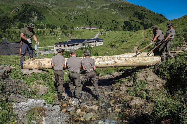 Die Tiroler Pioniere können auch im unwegsamen und schwerereichbaren Gelände ihre Tätigkeiten durchführen. | Foto: Martin Hörl, Vzlt