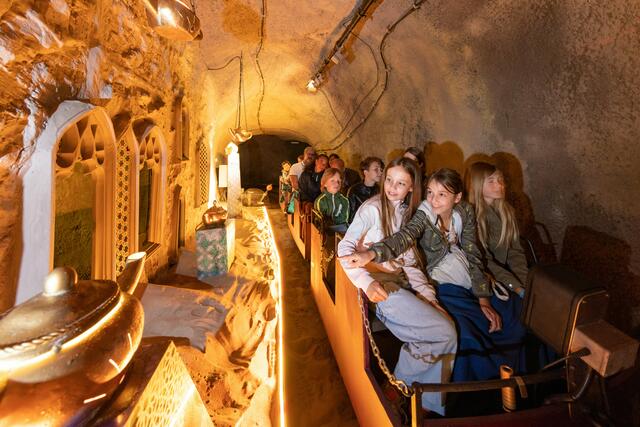 Mit 16 Grad ist die Grazer Märchenbahn im Schlossberg der kälteste Platz. | Foto: Grazer Märchenbahn/Harry Schiffer