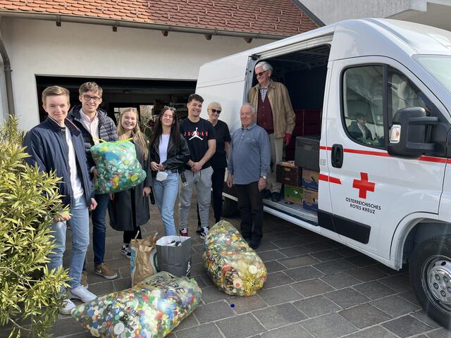 Stöpselsäcke werden übergeben