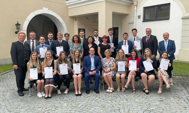 Alle 17 Lehrlinge bestanden die Abschlussprüfung. | Foto: LBS Schrems